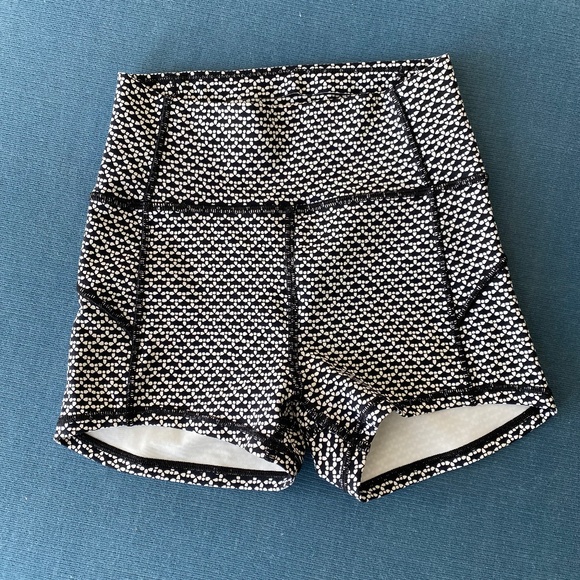 lululemon athletica Pants - Lululemon In Movement short Everlux 2.5 Monochromic Black size 2